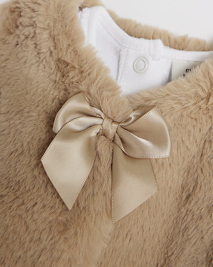 Baby girls cream faux fur gilet 3 piece set