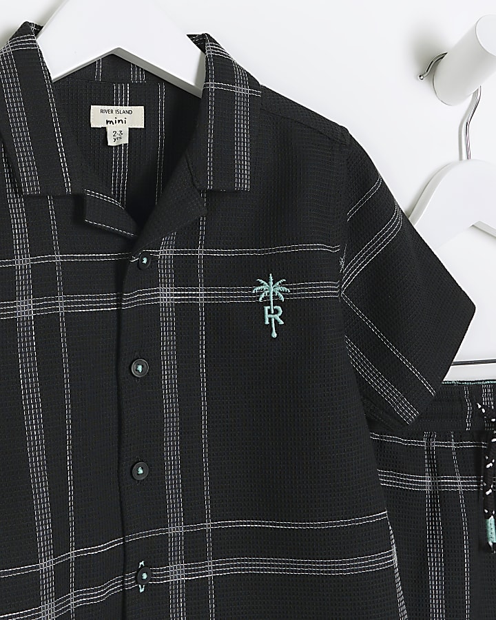 Mini boys black checked shirt and shorts set