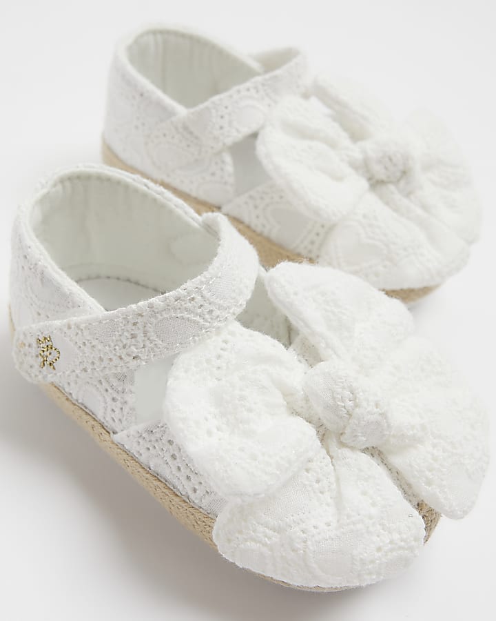 Baby girls white broderie bow sandals