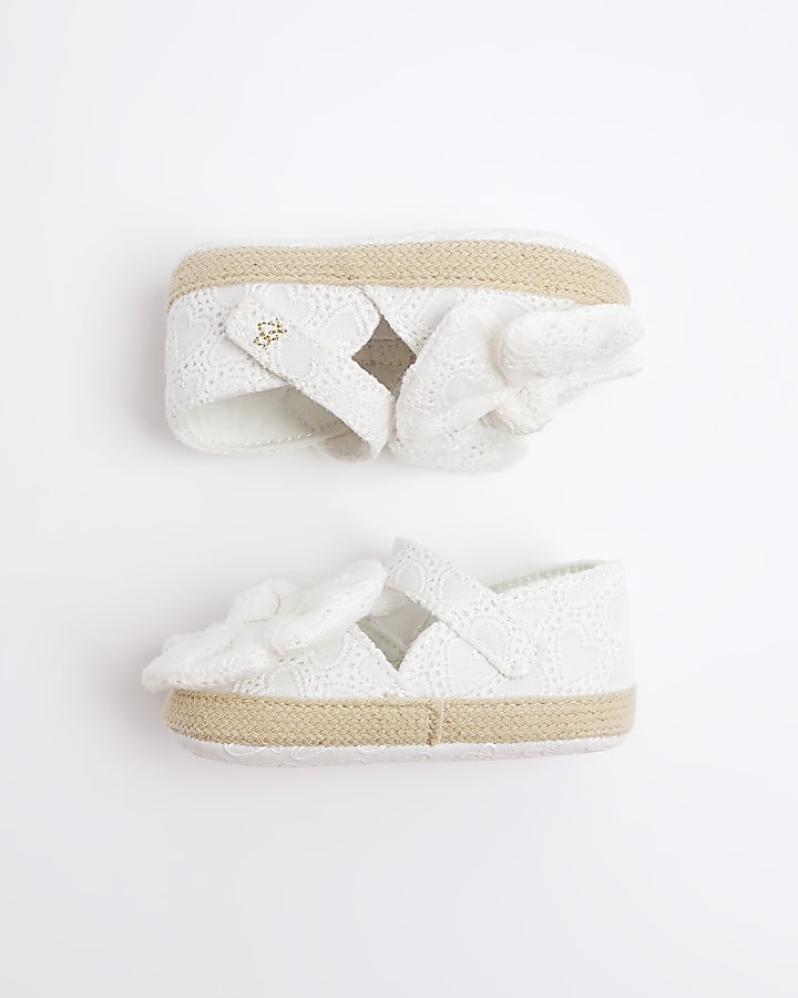 Baby girls white broderie bow sandals