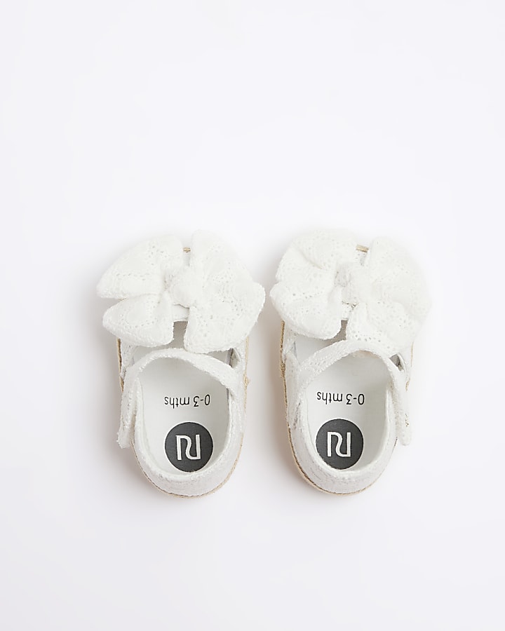 Baby girls white broderie bow sandals