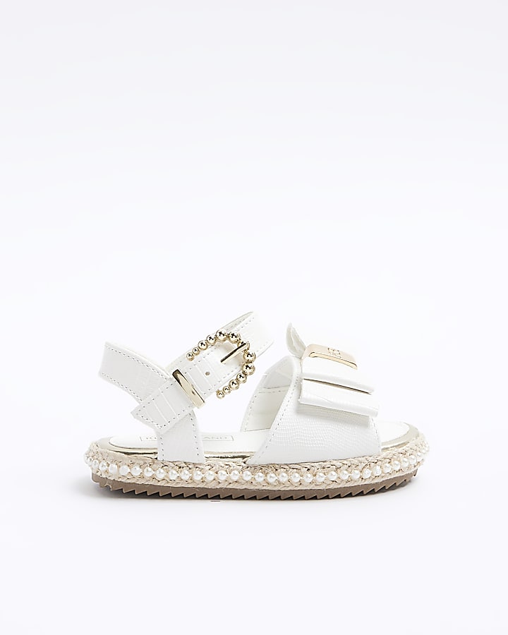 Mini girls white pearl trim bow sandals River Island