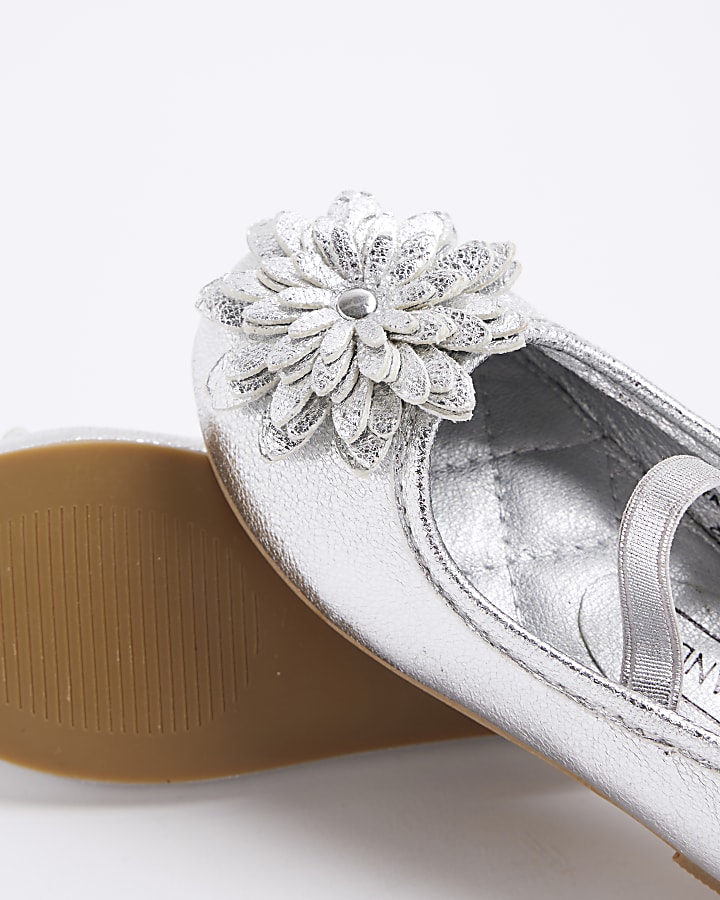 Mini girls silver flower ballet pumps