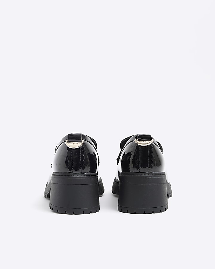 Girls black scallop trim heeled loafers