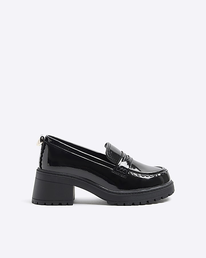 Girls black scallop trim heeled loafers