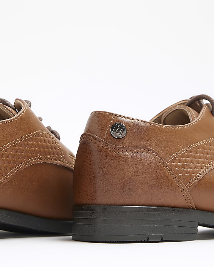 Brown point toe smart shoes