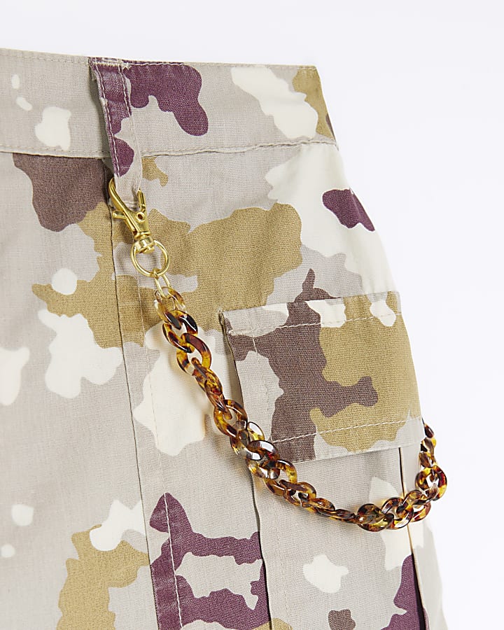 Girls green camo print cargo shorts