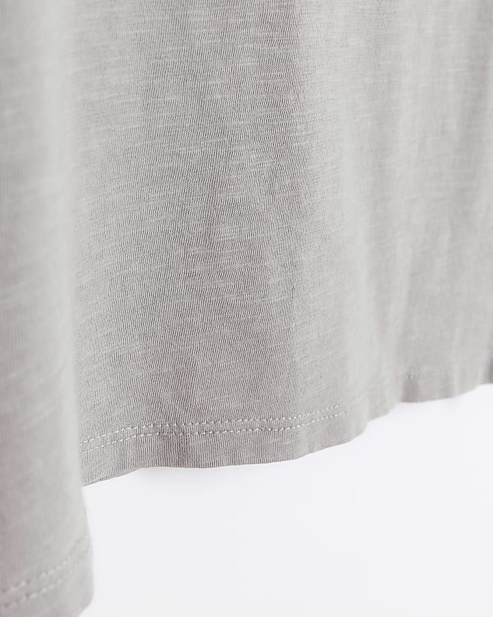 Grey short sleeve t-shirt