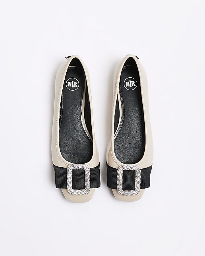 Beige embellished ballet shoes