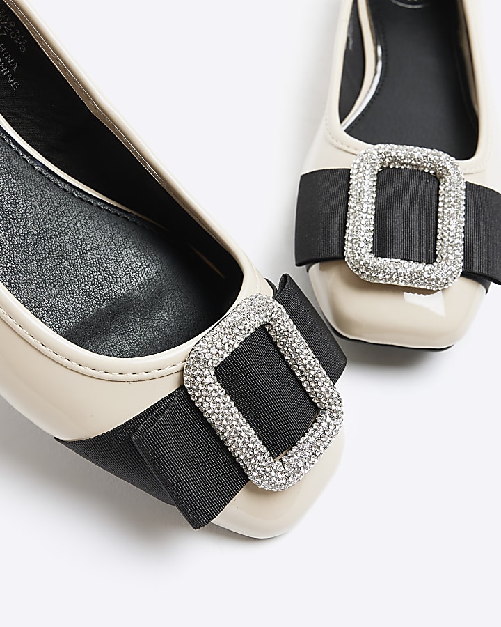 Beige embellished ballet shoes