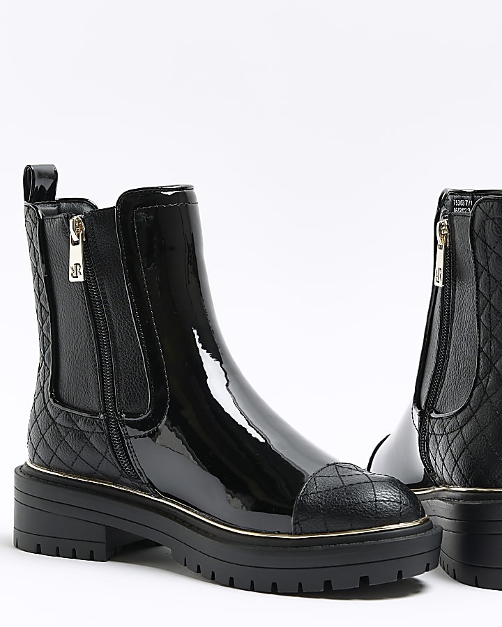 Black quilted chelsea boots