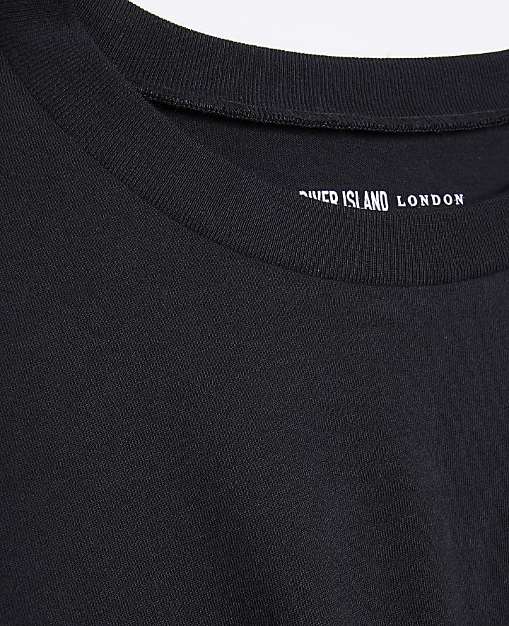 Black short sleeve t-shirt