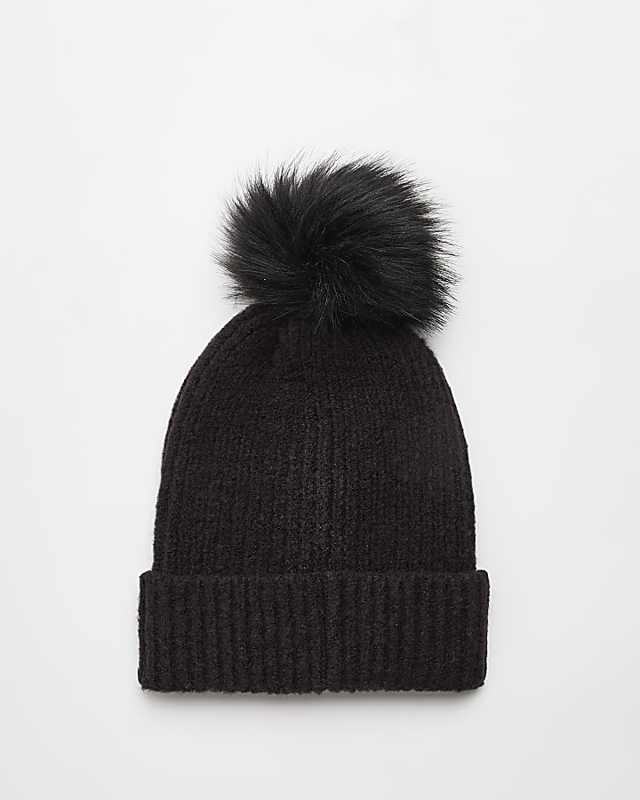 Black knit pom beanie