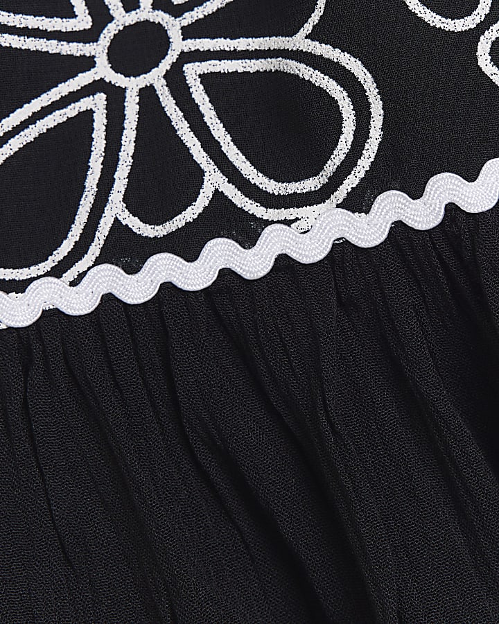 Black floral shirred shorts
