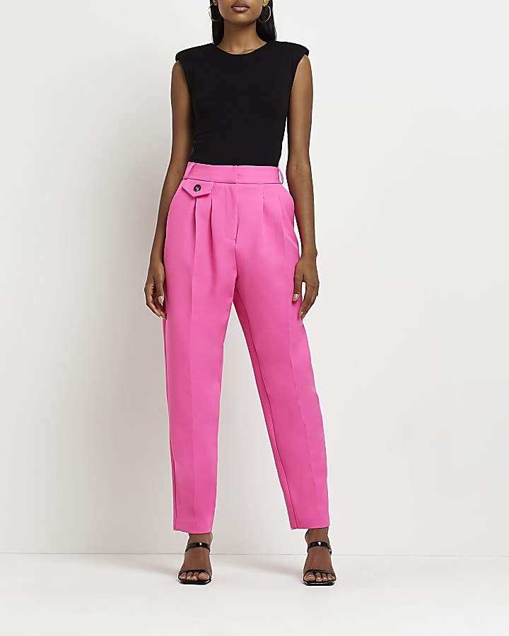 Pink pleated tapered trousers