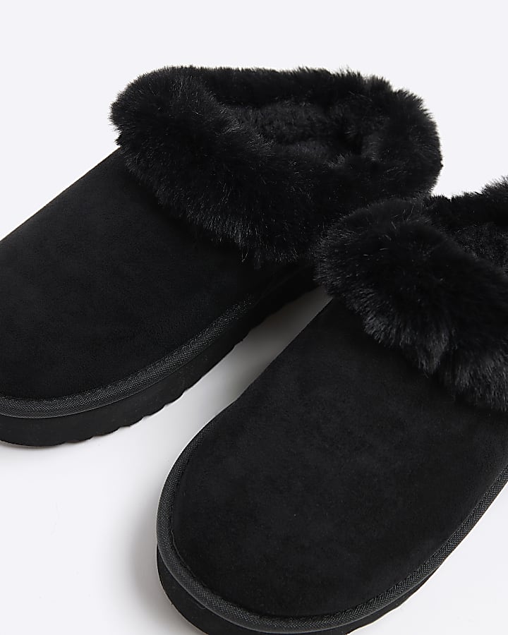 Black faux fur platform slippers