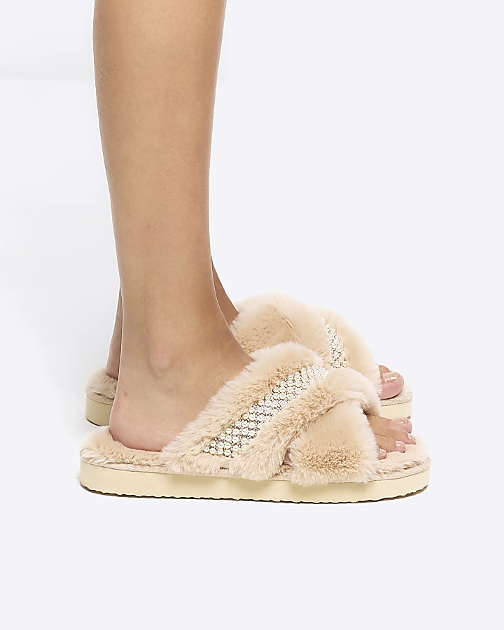 Cream faux fur pearl trim slippers