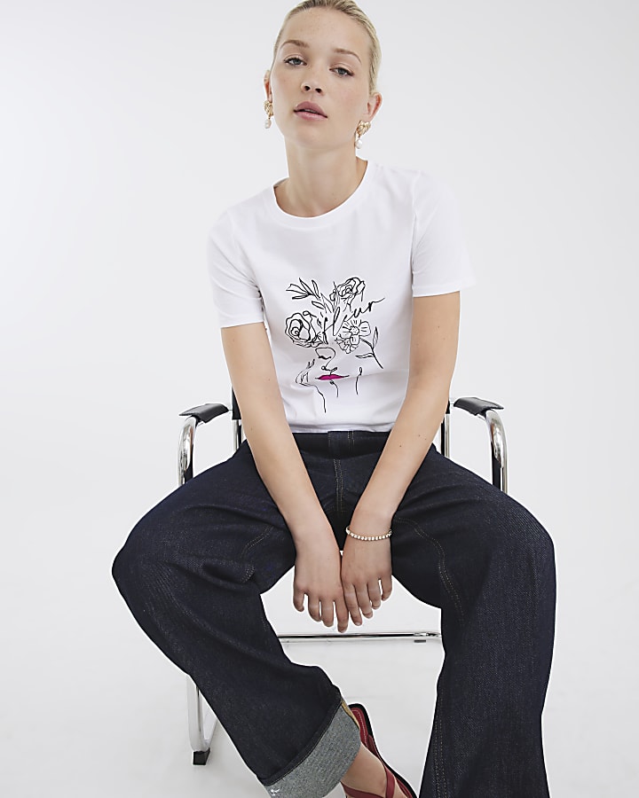 White Short Sleeve Fleur Graphic T-shirt