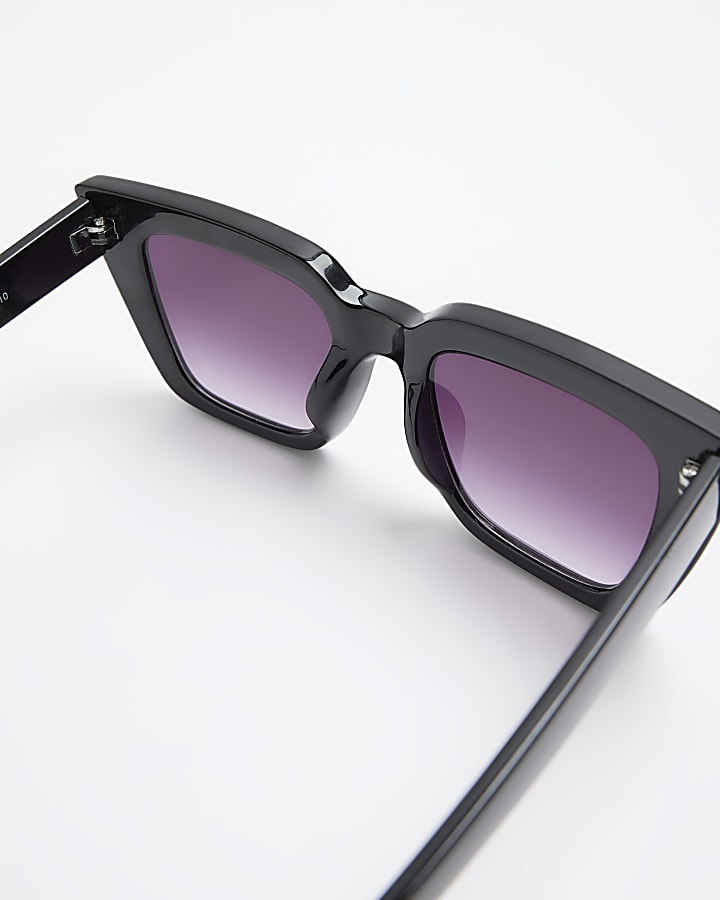 Black oversized cat eye sunglasses