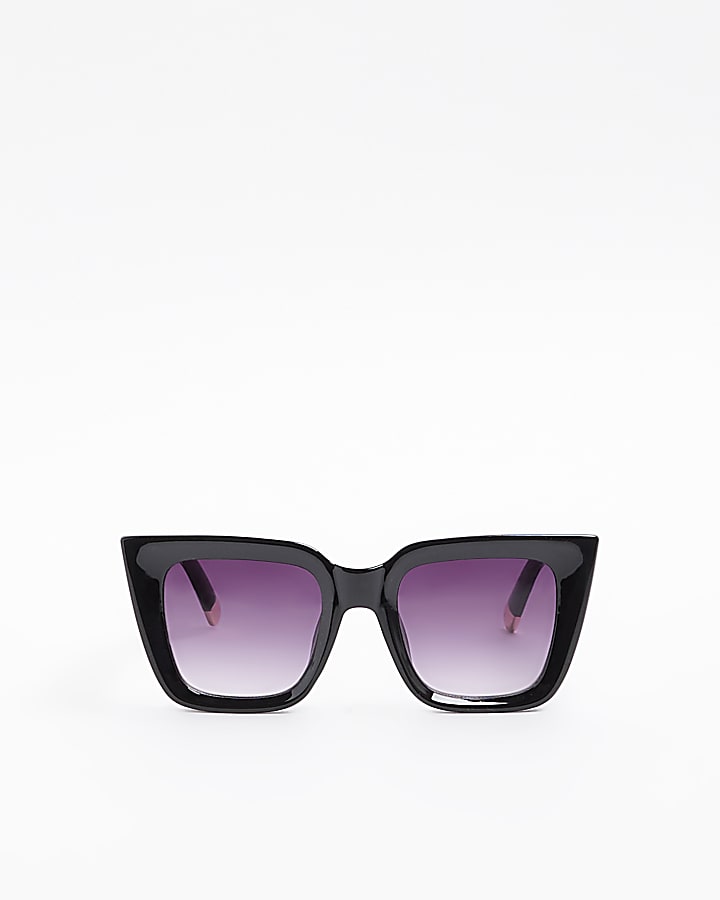 Black oversized cat eye sunglasses