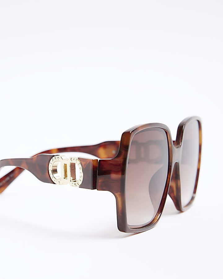 Brown tortoise oversized sunglasses