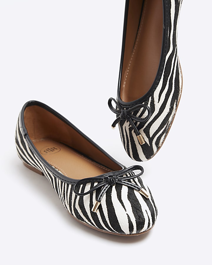 White animal print ballet pumps