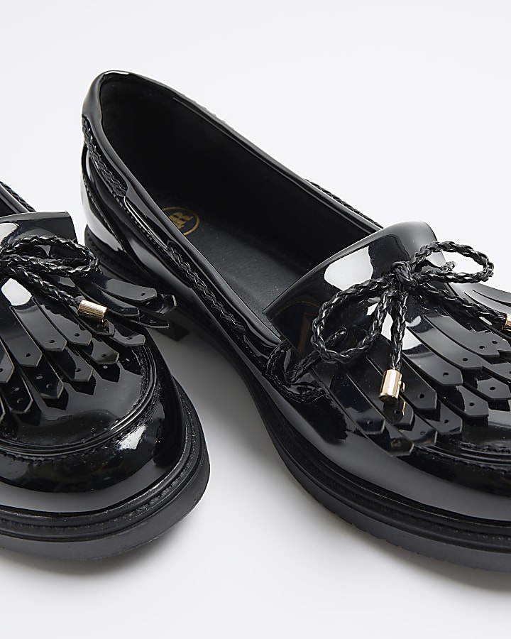 Black bow fringe loafers