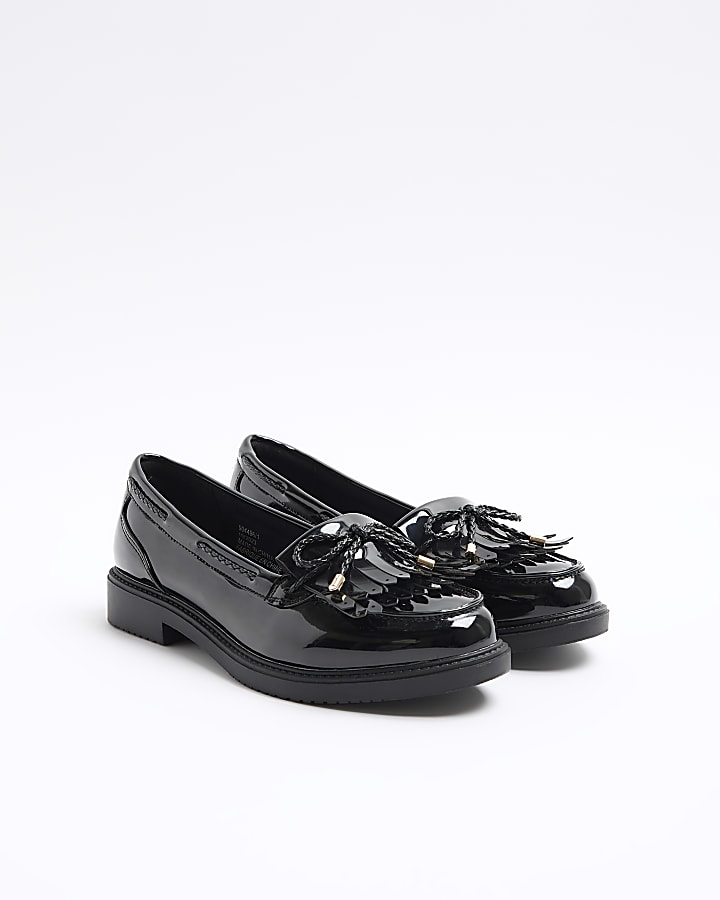 Black bow fringe loafers