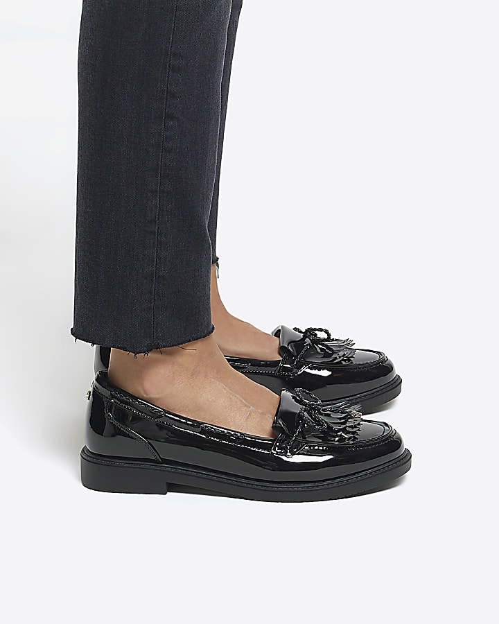 Black bow fringe loafers