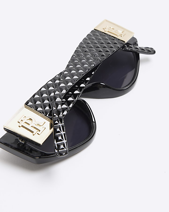 Black cat eye sunglasses