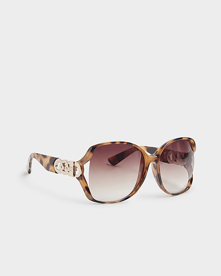 Brown tortoise shell oversized sunglasses