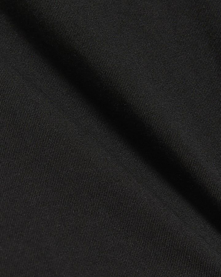 Black boxy t-shirt