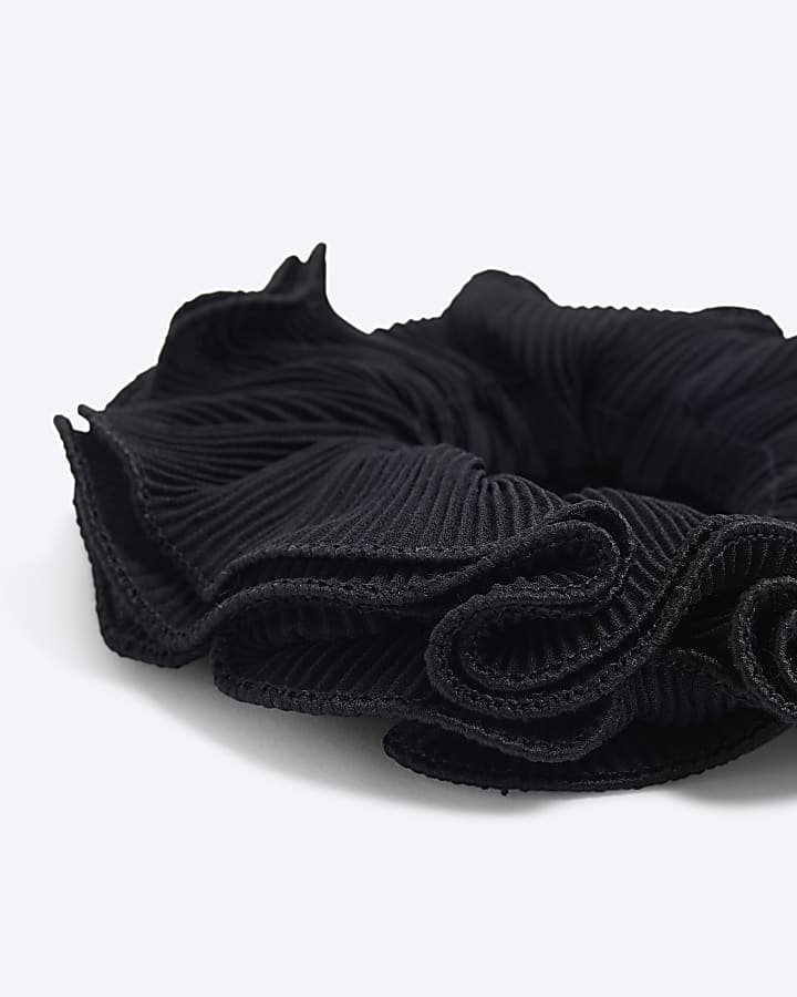 Black Plisse Scrunchie