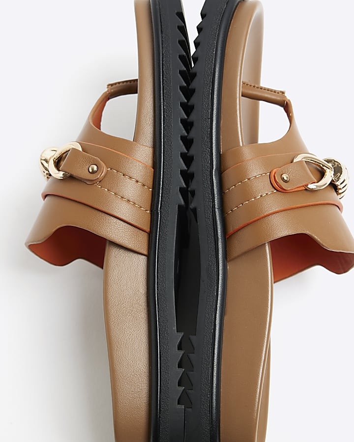 Brown toe thong sandals