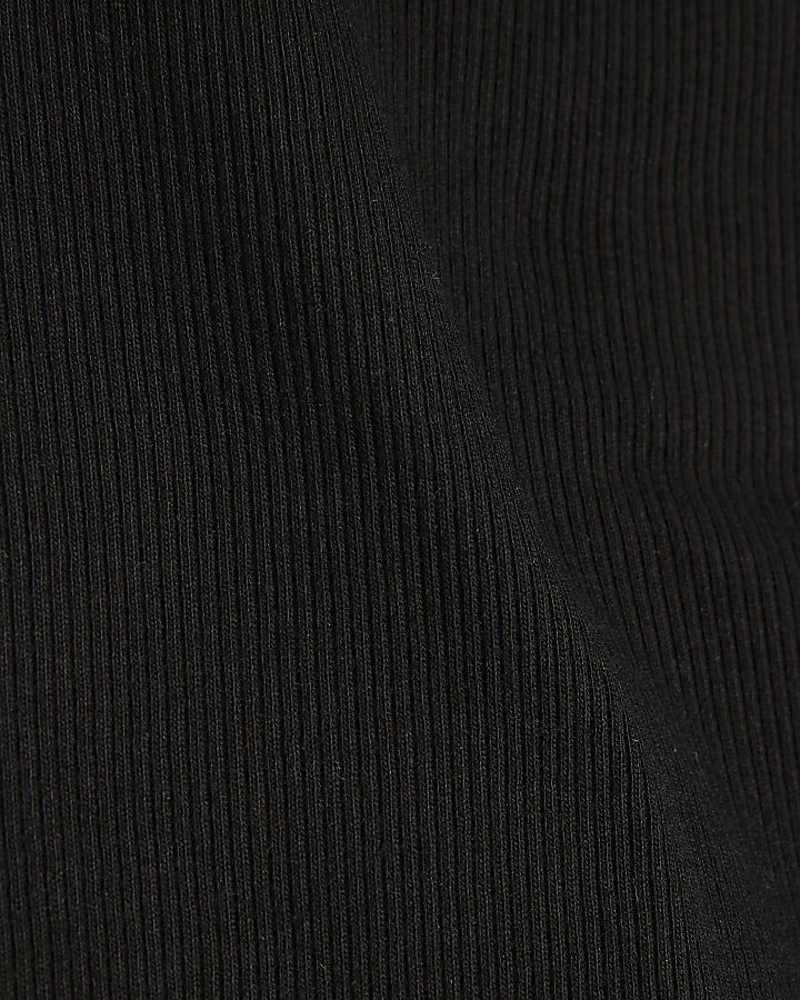 Black ribbed cropped t-shirt