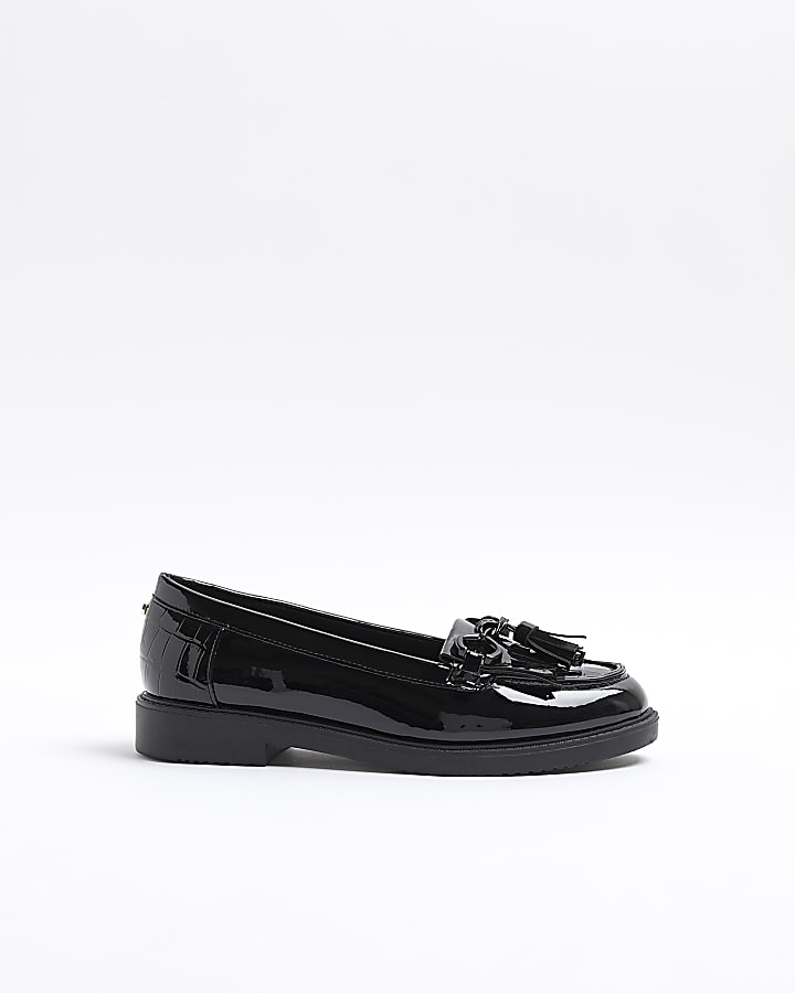 Black tassel patent loafers