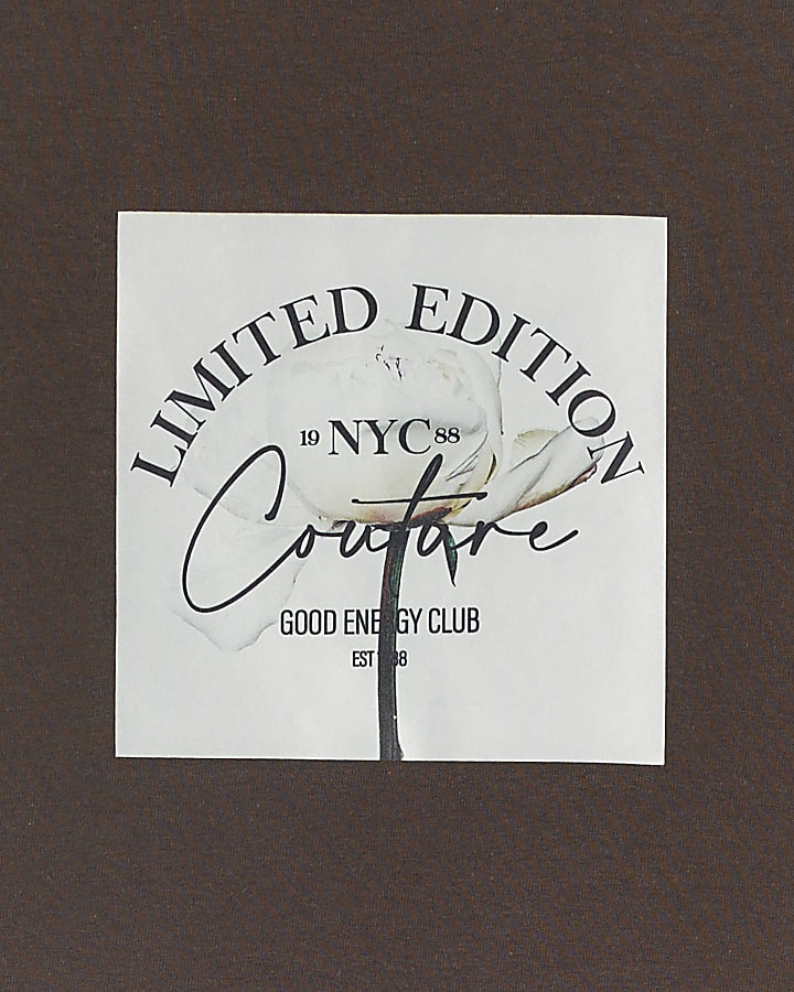 Brown graphic patch t-shirt