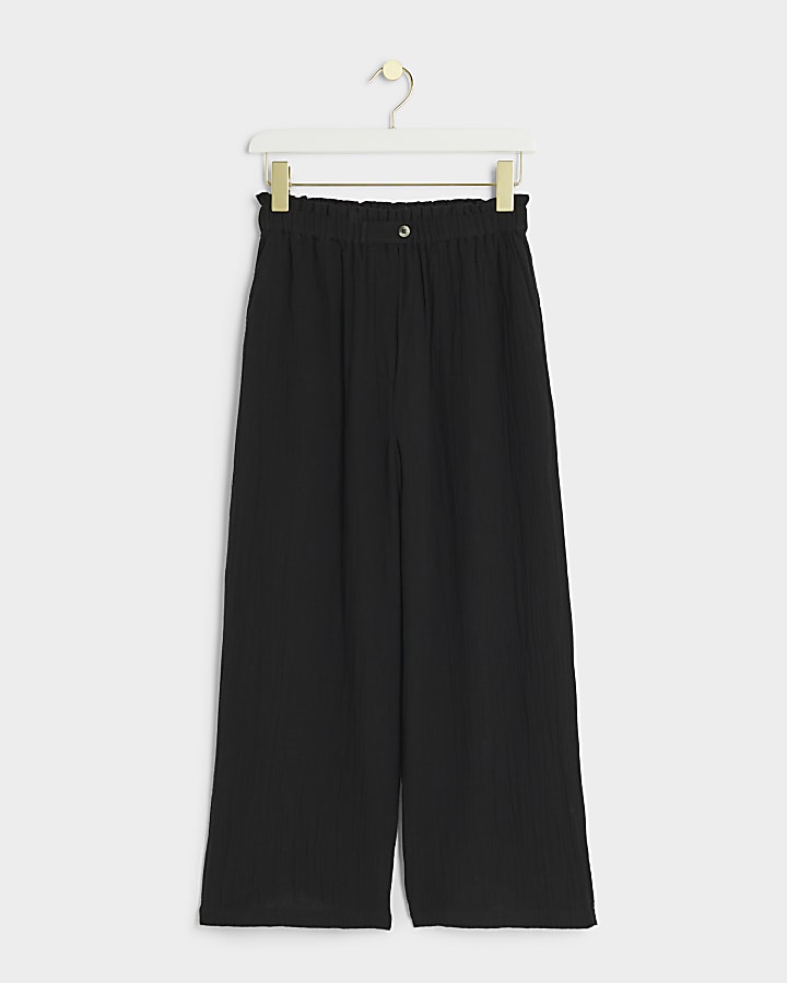 Black cropped trousers