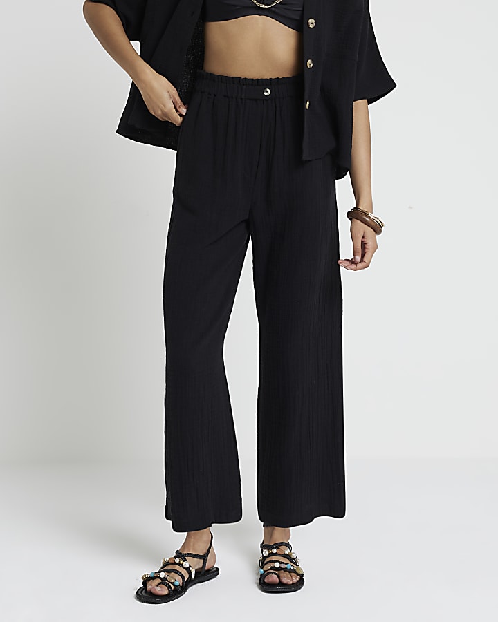 Black cropped trousers