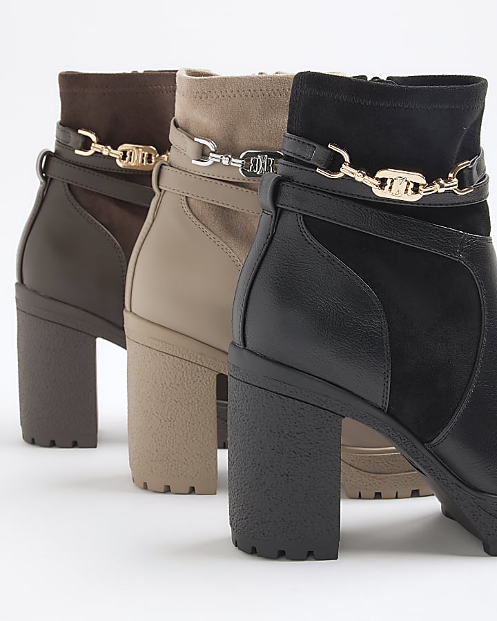 Black heeled boots