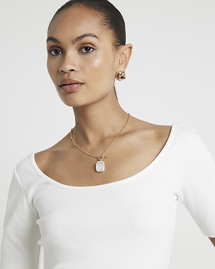 White ribbed scoop neck t-shirt