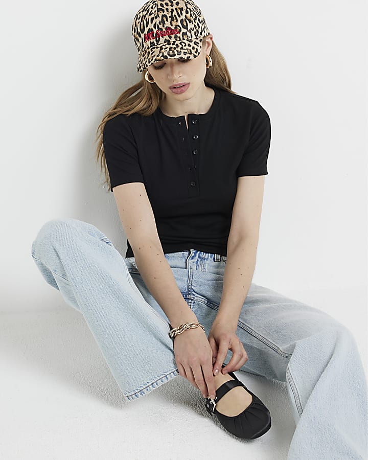 Black ribbed button t-shirt