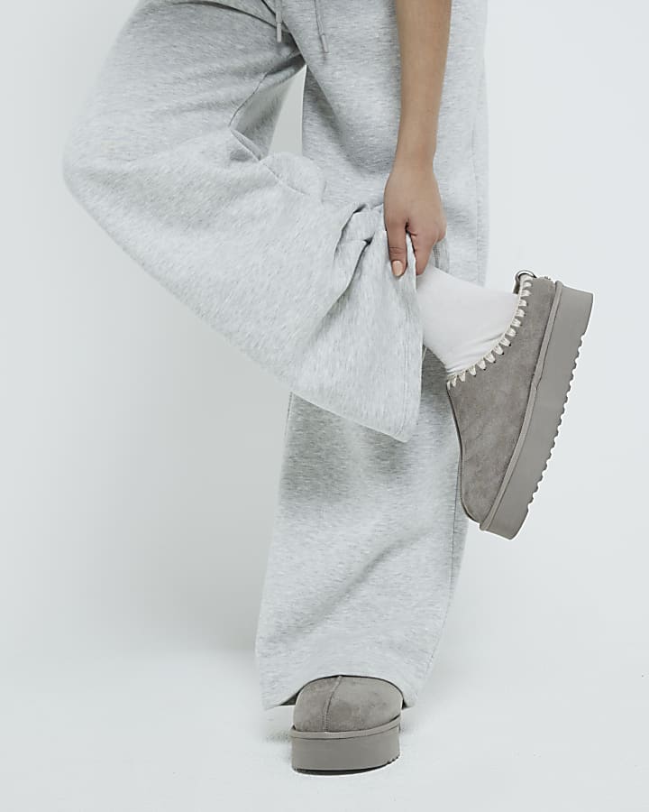 Grey faux fur lining platform mules