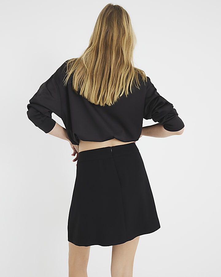 Black Crepe Belted Pleated Mini Skirt