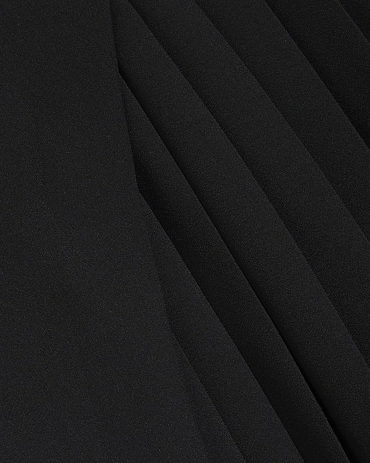Black Crepe Belted Pleated Mini Skirt