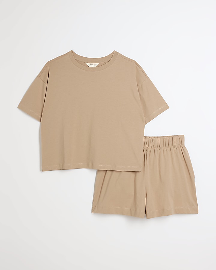 Beige t-shirt and shorts set