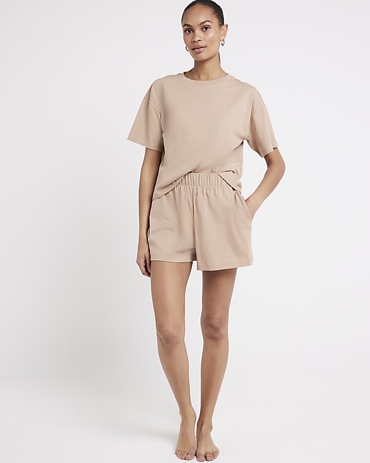 Beige t-shirt and shorts set