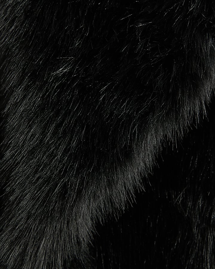 Black faux fur crop gilet