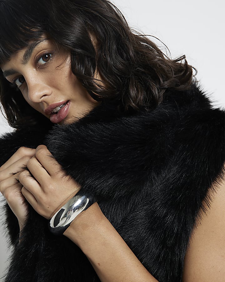 Black faux fur crop gilet