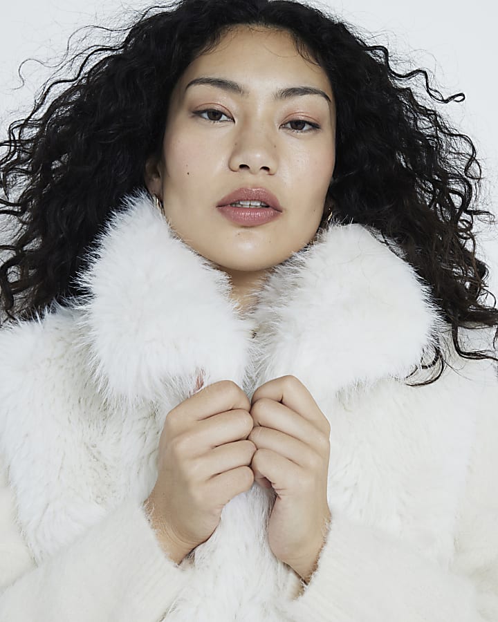 Cream faux fur crop gilet